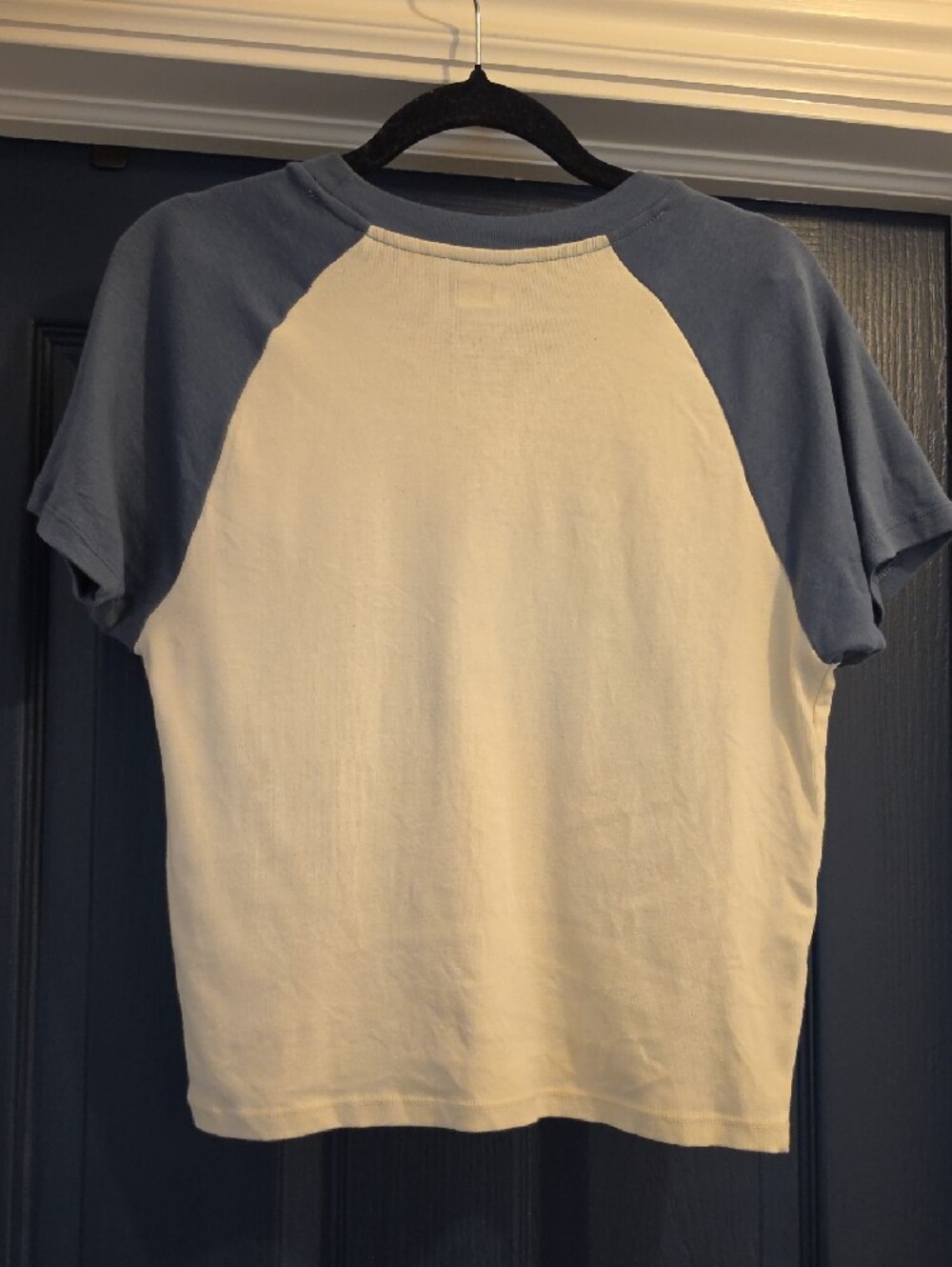 Salty Crew Womens Large White Raglan Cropped Tee Blue Sleeves and Yellow Graphic - Picture 3 of 4